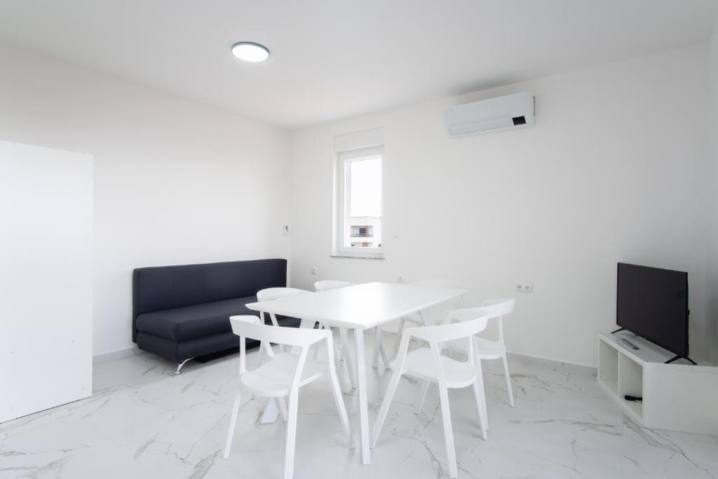 Villa Luna Deluxe 2 | Two Bedroom Apartment - Image 10