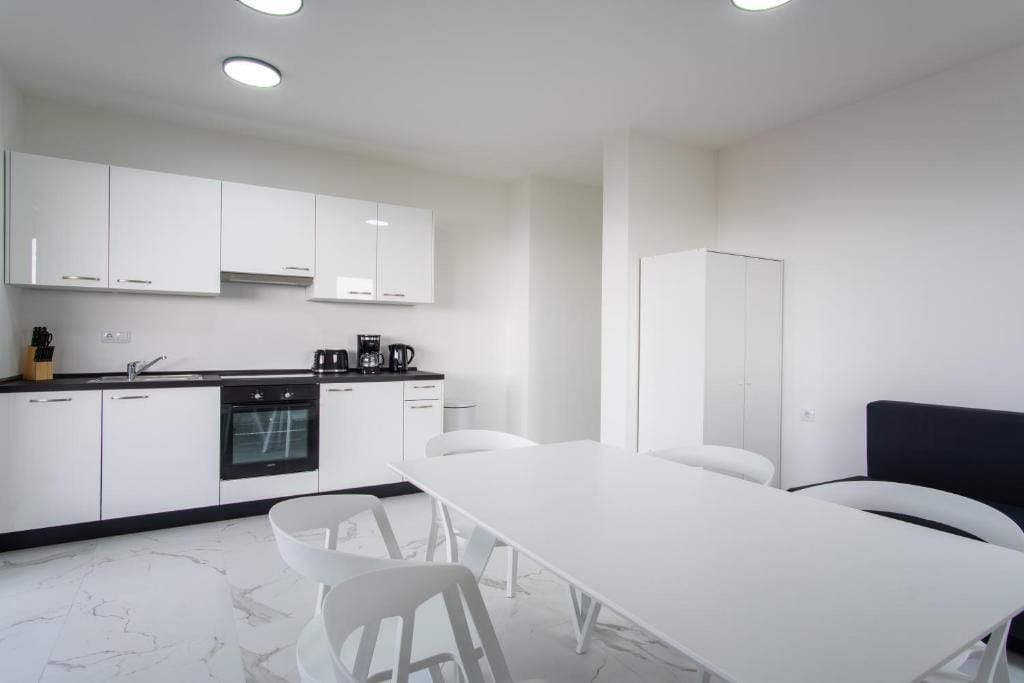 Villa Luna Deluxe 2 | Two Bedroom Apartment - Image 12