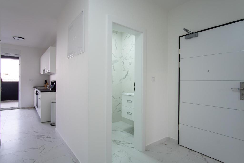Villa Luna Deluxe 2 | Two Bedroom Apartment - Image 16