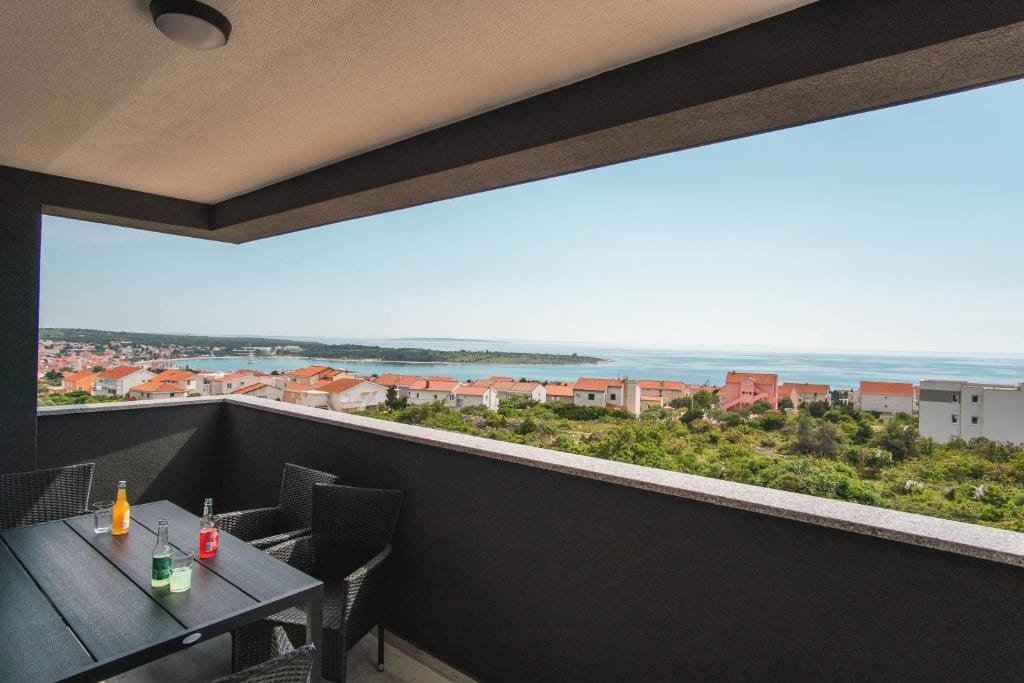 Villa Luna Deluxe 2 | Two Bedroom Apartment - Image 19