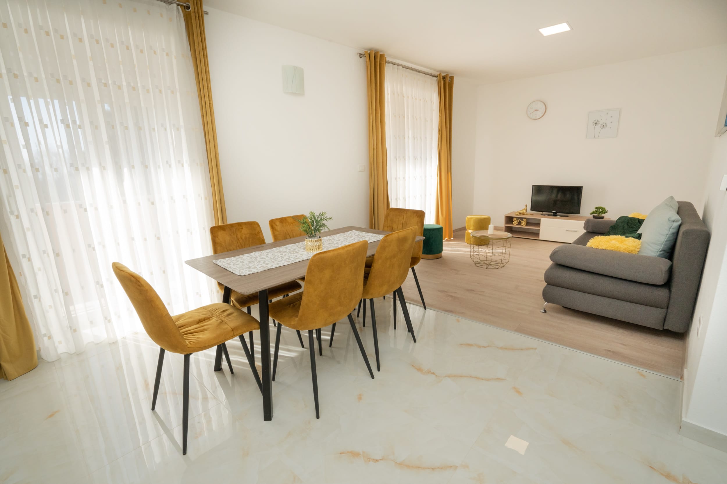 ROZA 2 | Two bedroom - Image 2
