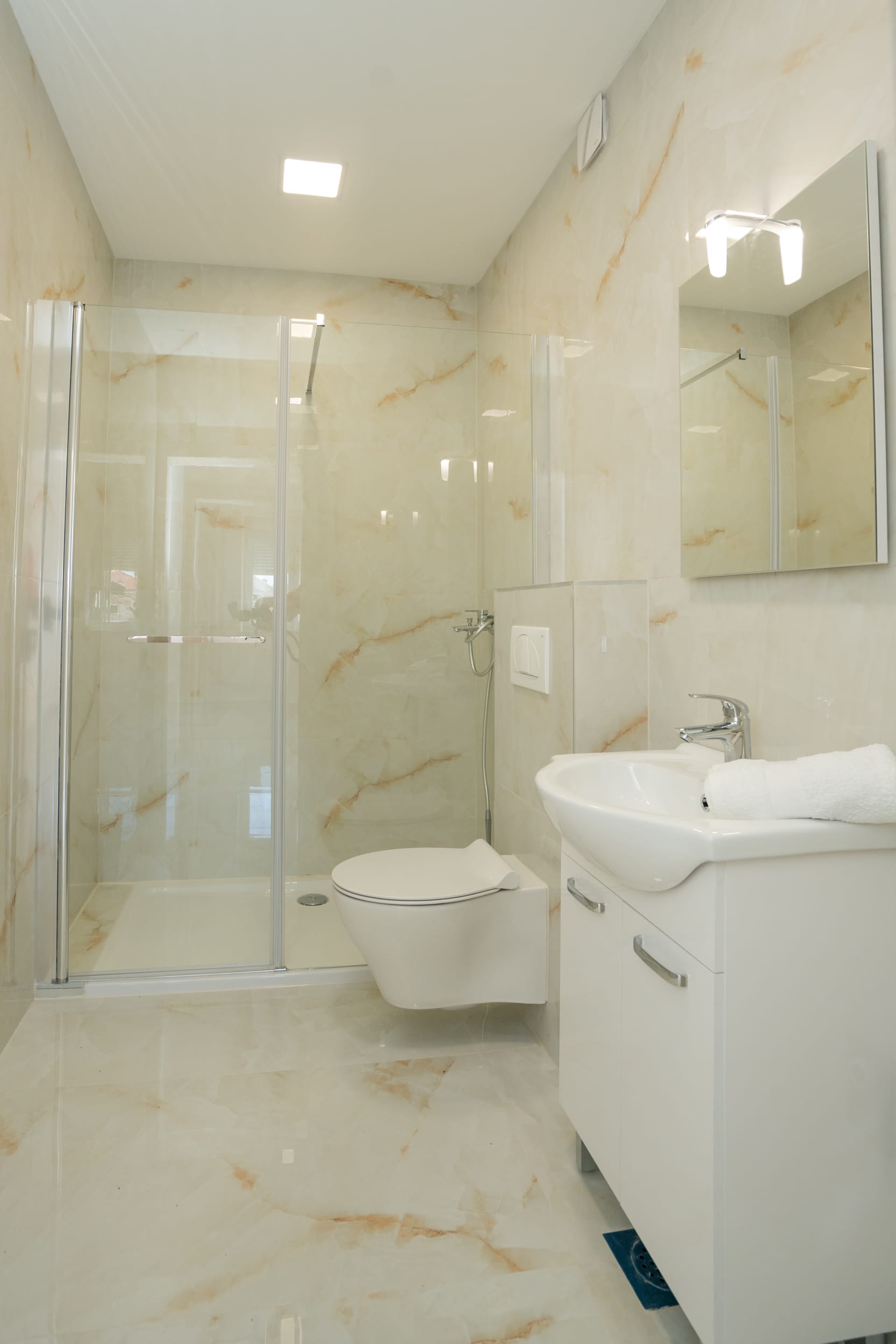 ROZA 2 | Two bedroom - Image 9