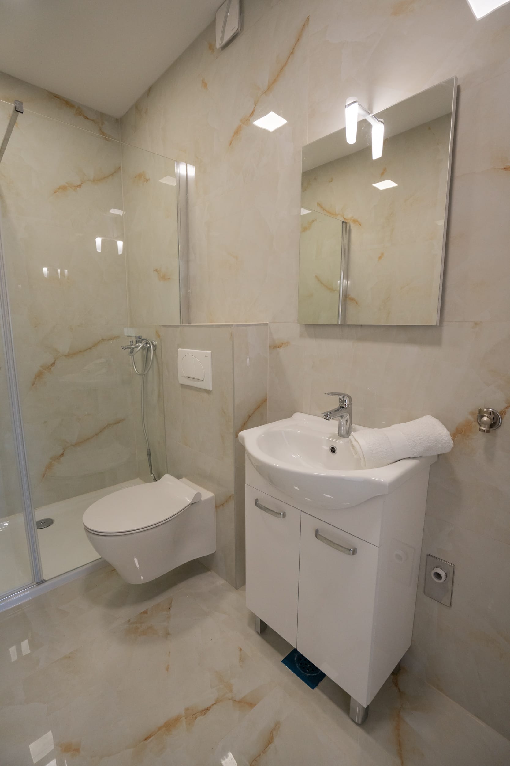 ROZA 2 | Two bedroom - Image 10