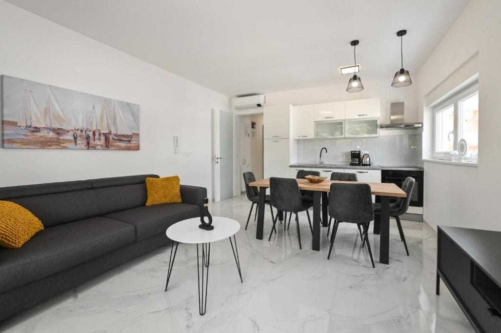 Break A & C | Two-bedroom - Image 11
